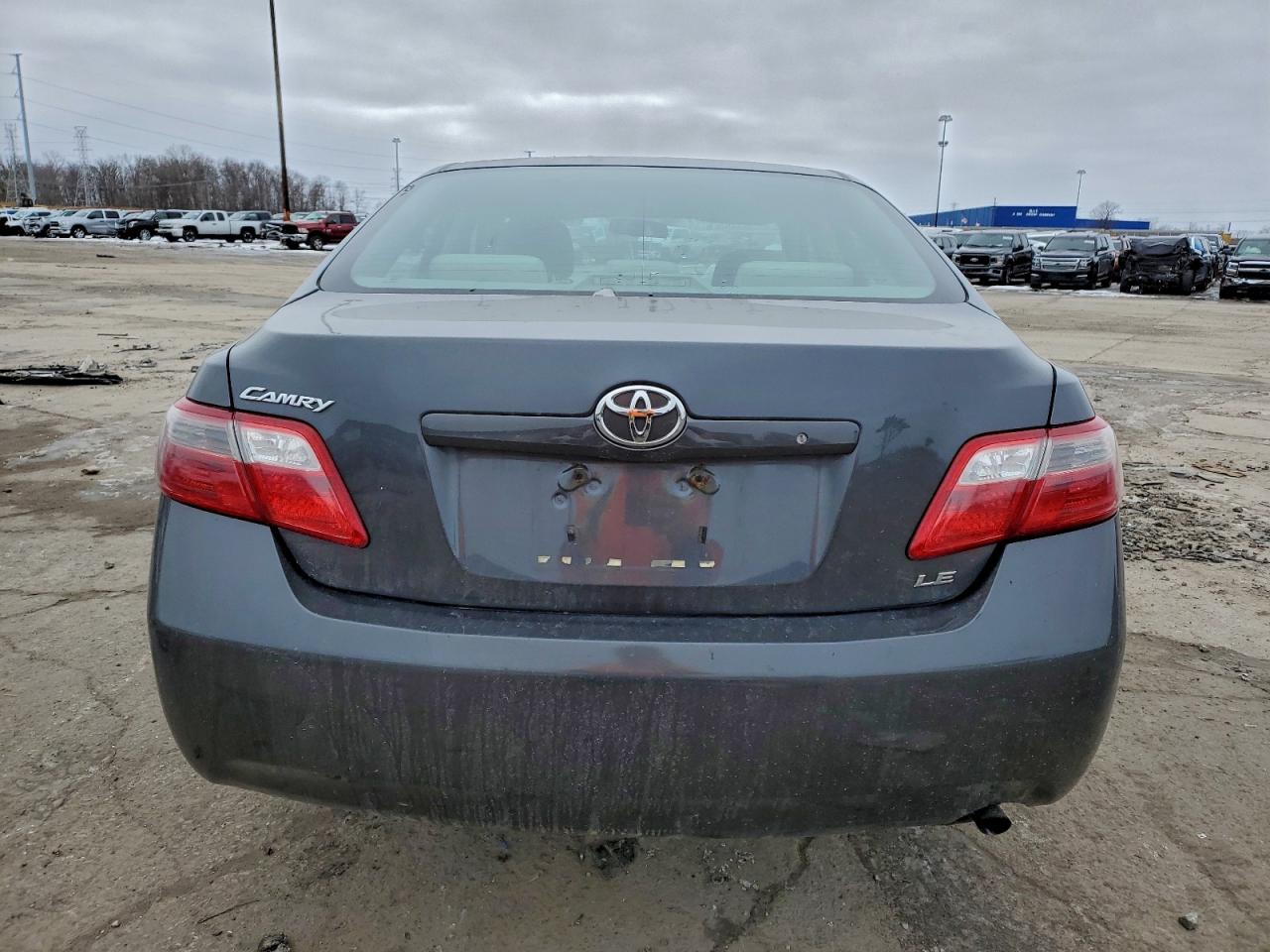 Toyota Camry Ce Image 2