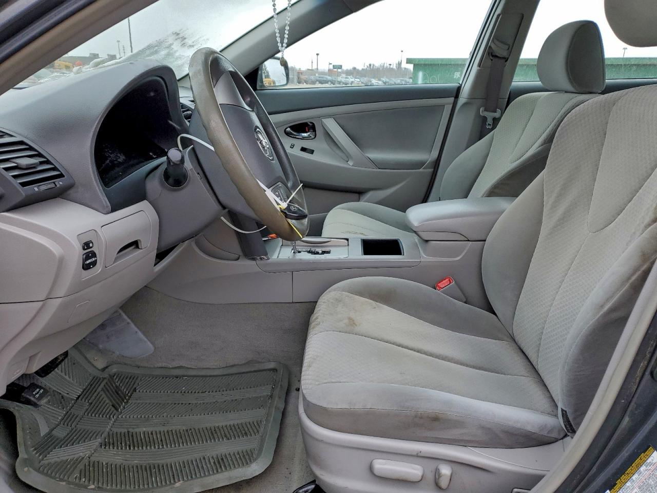 Toyota Camry Ce Image 7