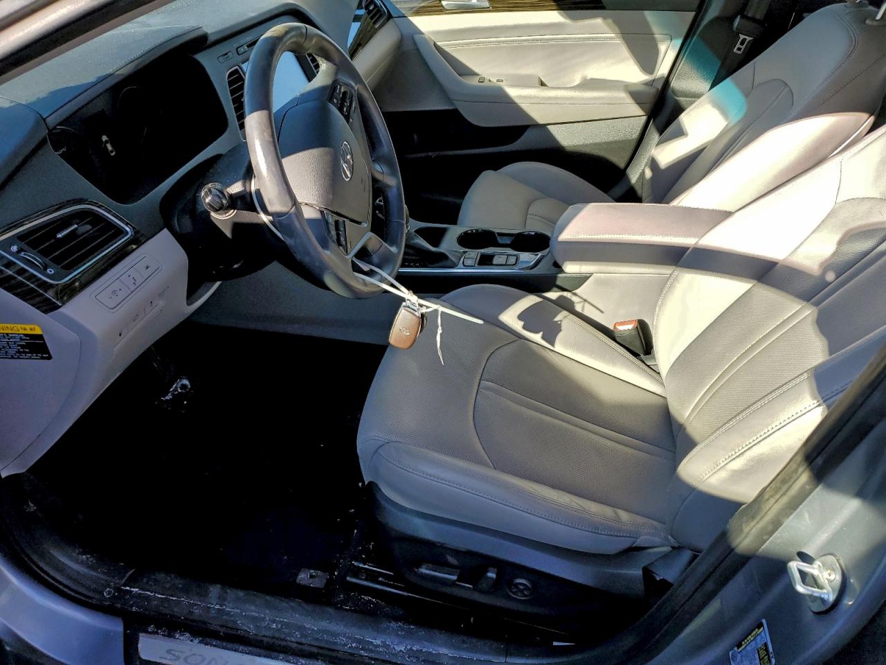 Hyundai SONATA Hybrid Image 8