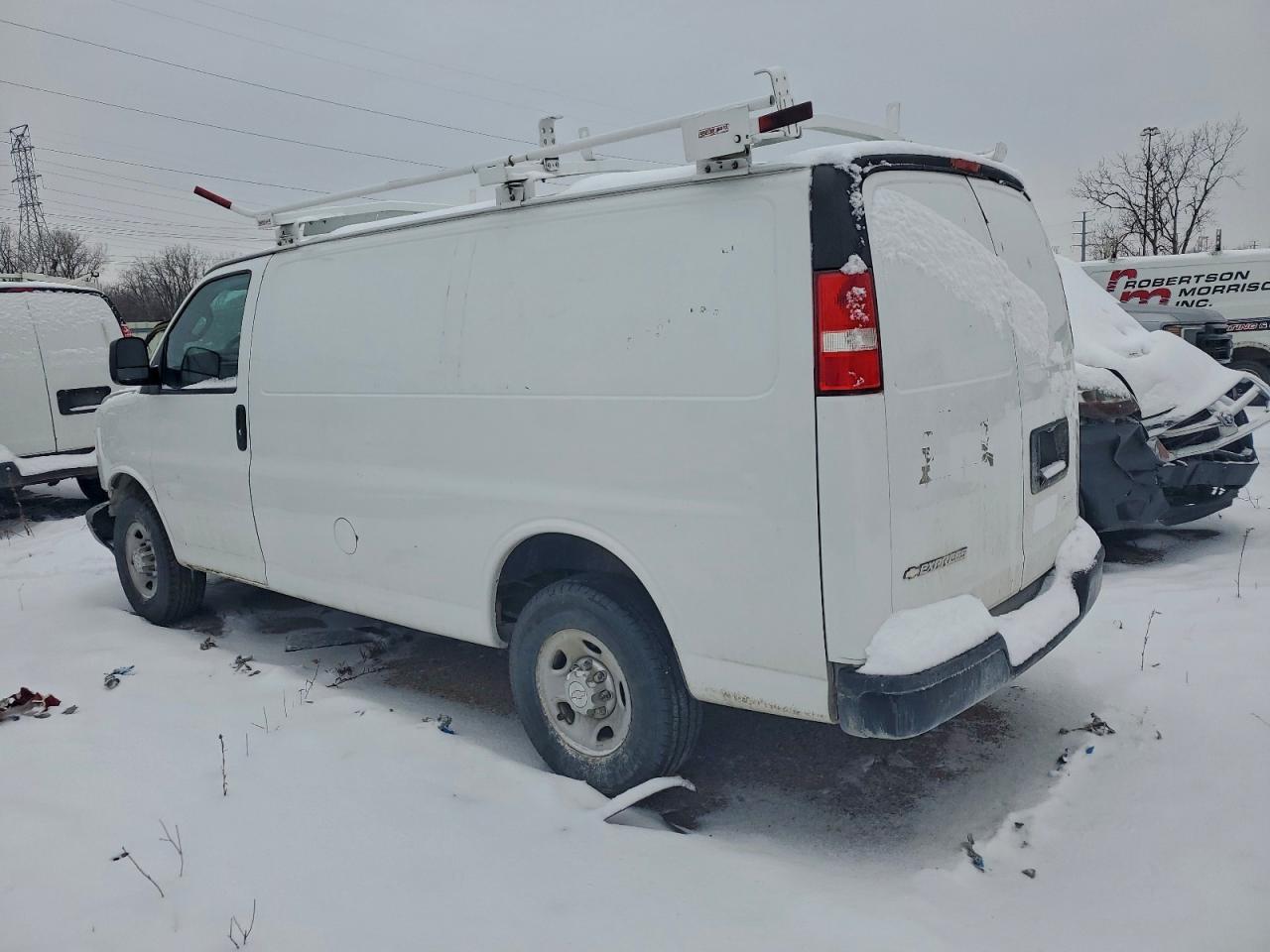 Chevrolet Express Image 3