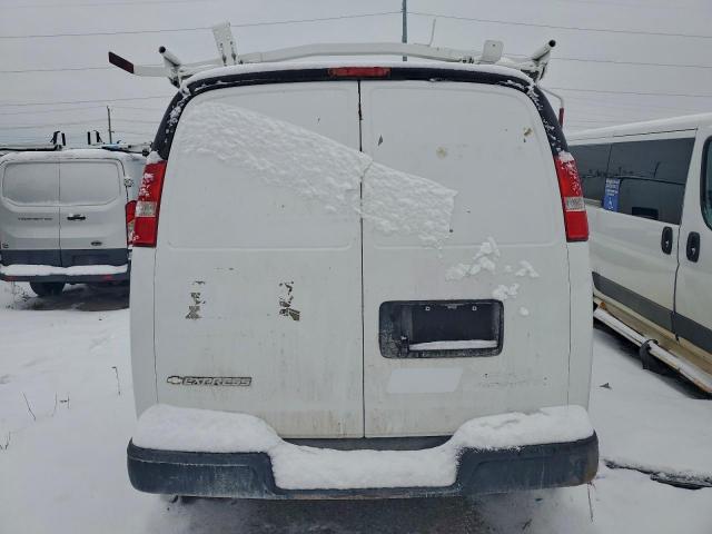 Chevrolet Express Image 10