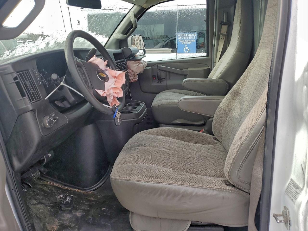 Chevrolet Express Image 7