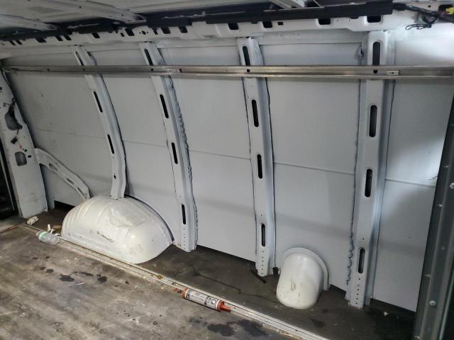 Chevrolet Express Image 12