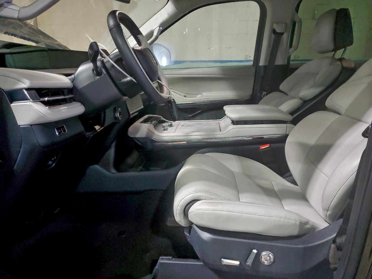 Lincoln Navigator L Reserve Image 10