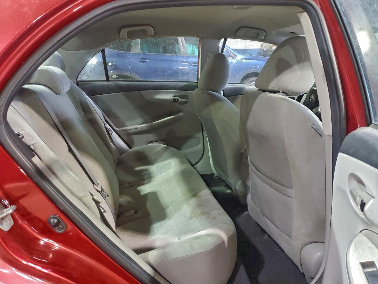 Toyota Corolla Base Image 9