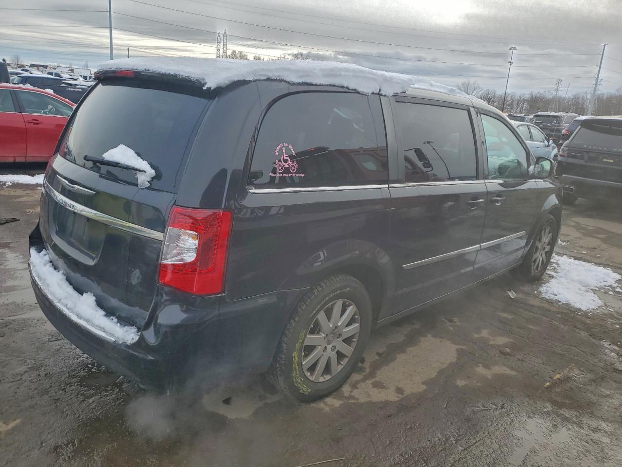 Chrysler Minivan Touring Image 3