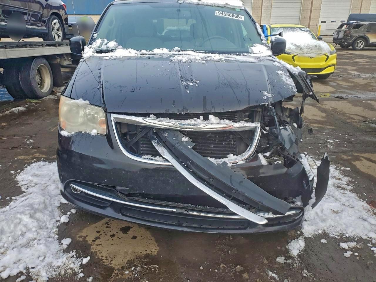 Chrysler Minivan Touring Image 7