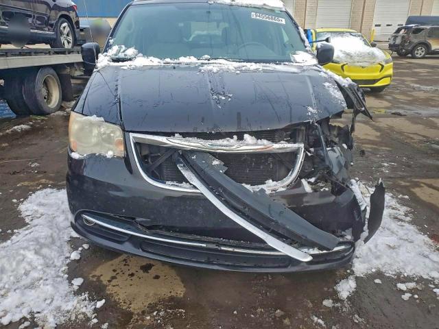 Chrysler Minivan Touring Image 7