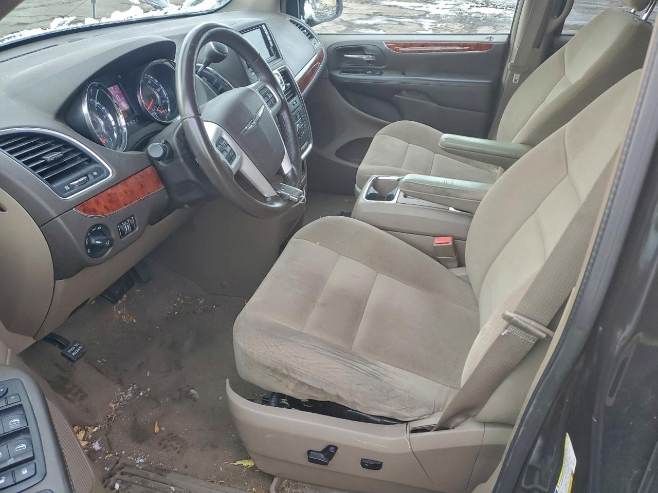 Chrysler Minivan Touring Image 5