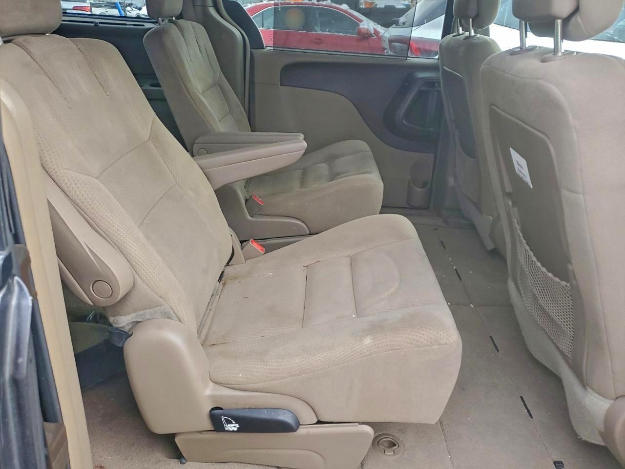 Chrysler Minivan Touring Image 11