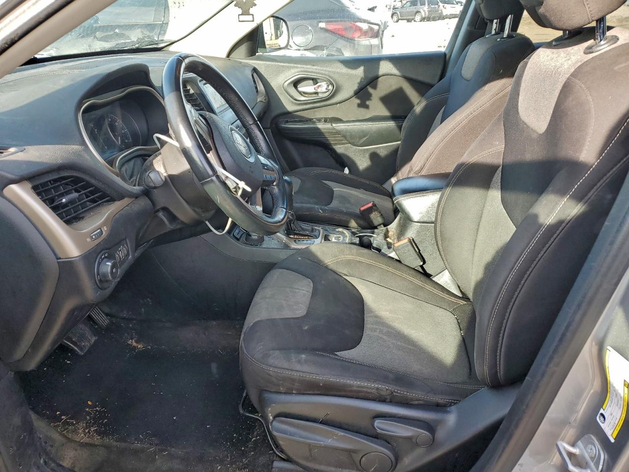 Jeep Grand Cherokee Latitude Image 4