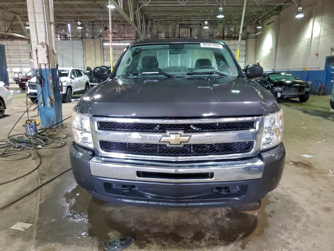 Chevrolet Silverado K1500 Image 7