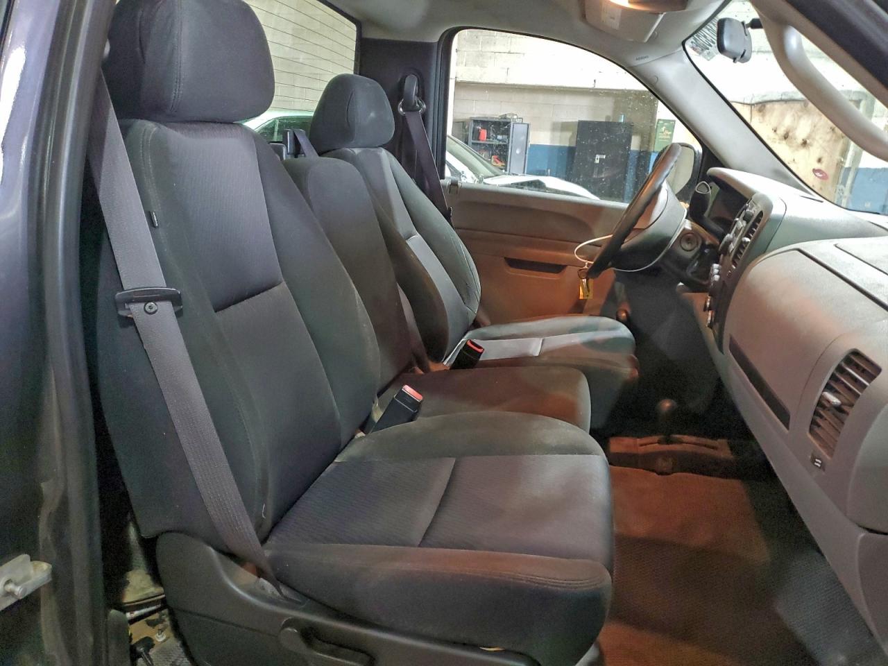 Chevrolet Silverado K1500 Image 11