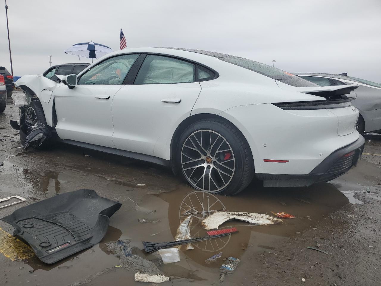 Porsche Taycan 4s Image 4