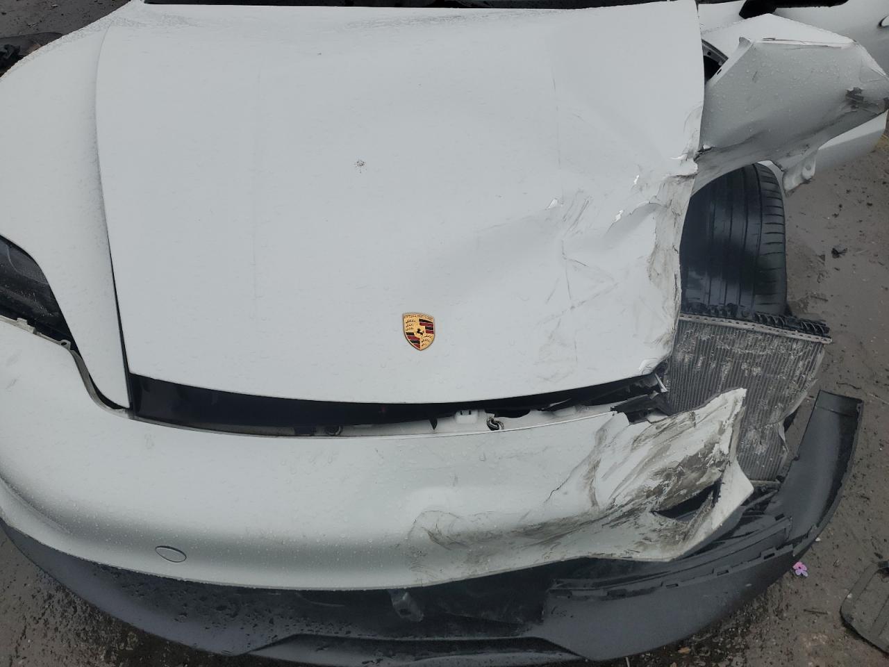 Porsche Taycan 4s Image 12