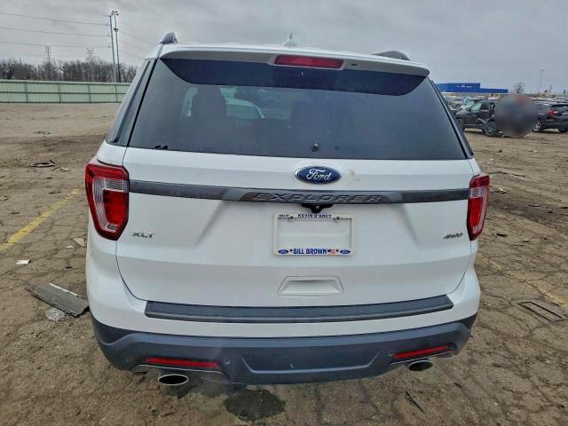 Ford Explorer Xlt Image 13