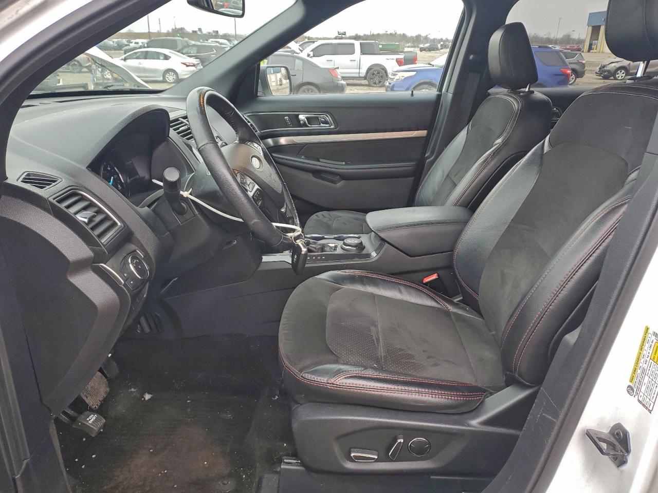 Ford Explorer Xlt Image 3