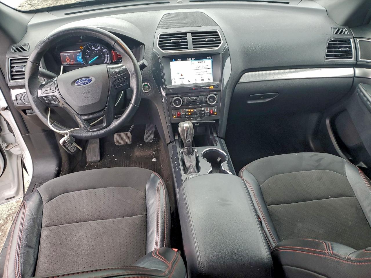 Ford Explorer Xlt Image 6