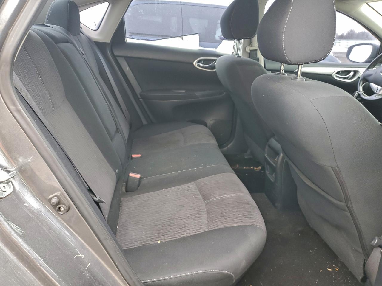 Nissan Sentra S Image 7