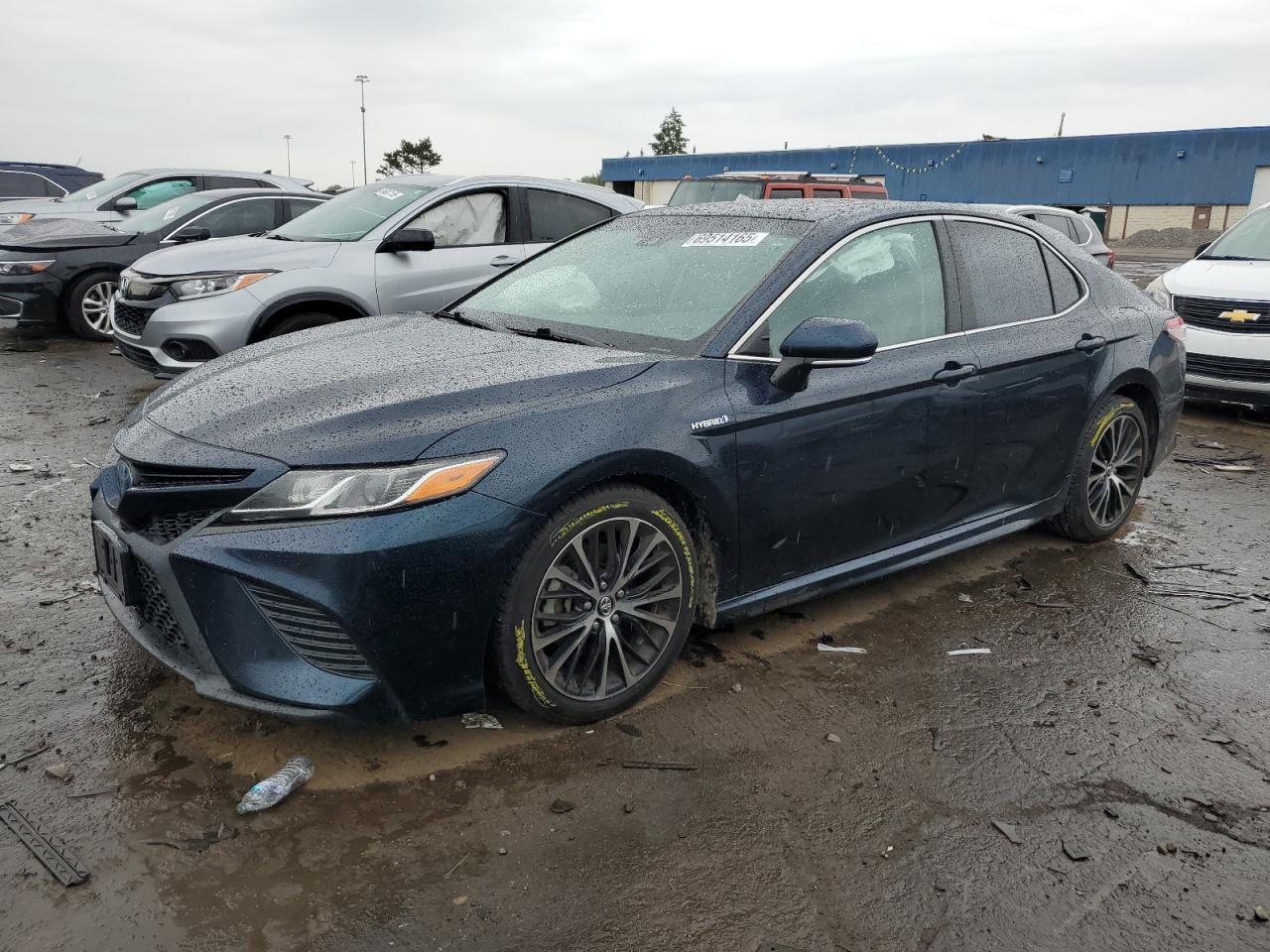 Toyota Camry Hybrid Image 1