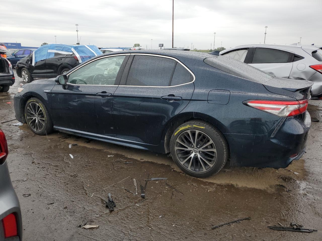 Toyota Camry Hybrid Image 2