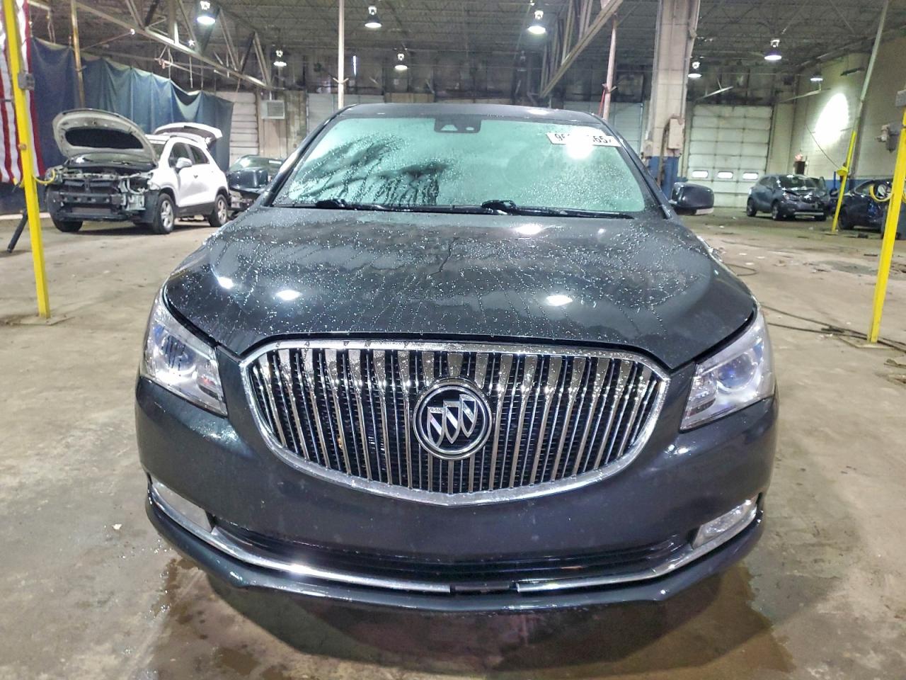 Buick LaCrosse Image 3