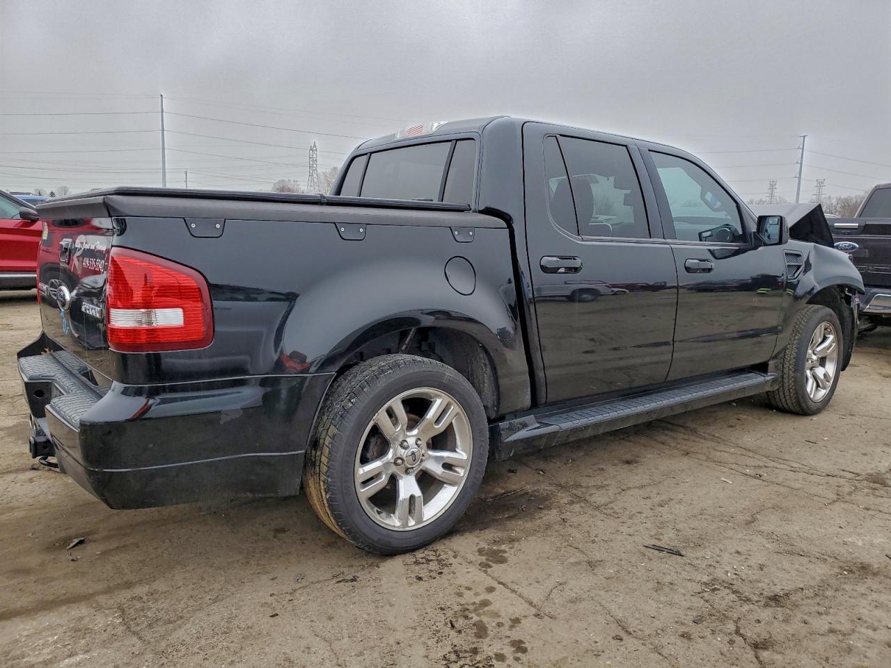 Ford Explorer Limited Image 3