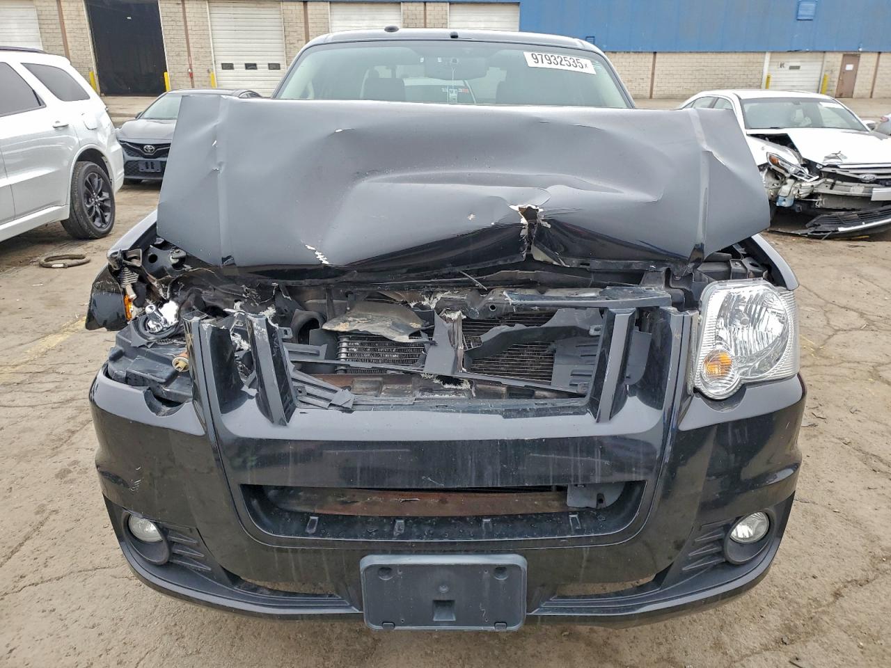 Ford Explorer Limited Image 9