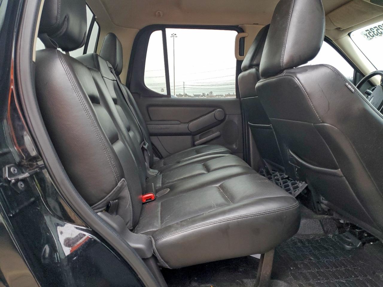 Ford Explorer Limited Image 10