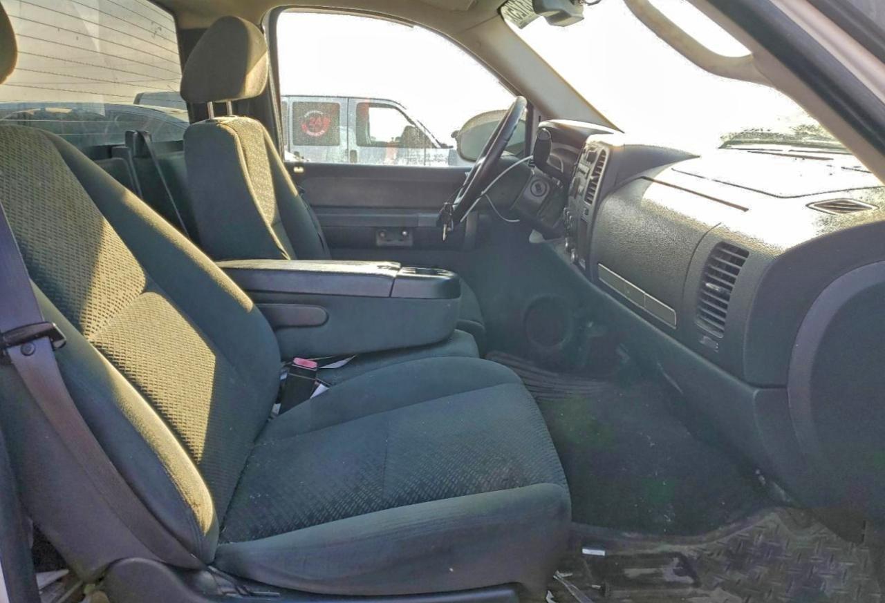 Chevrolet Silverado C1500 Image 7