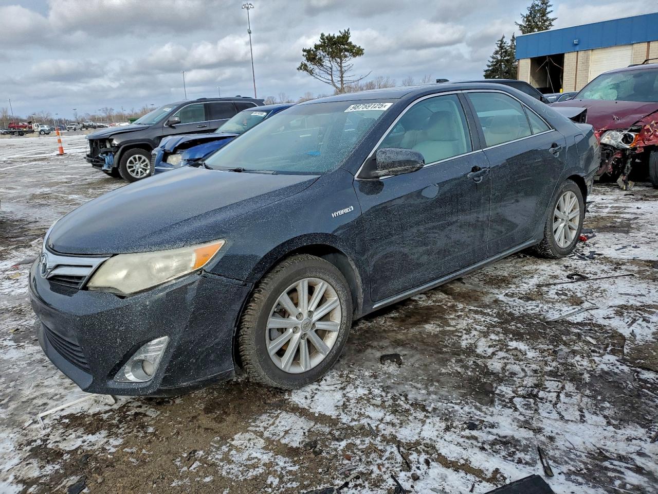 Toyota Camry Hybrid Image 1