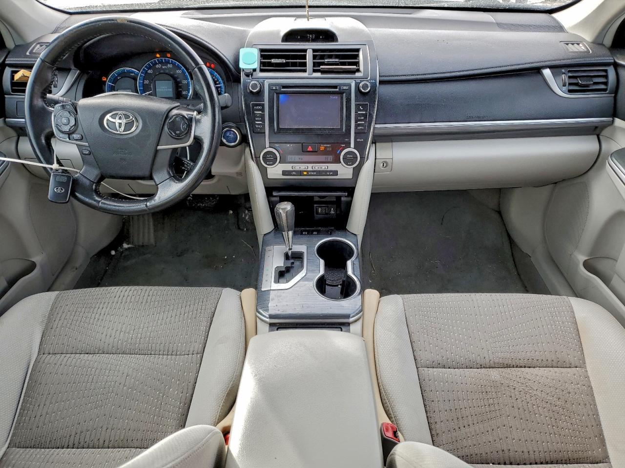 Toyota Camry Hybrid Image 9