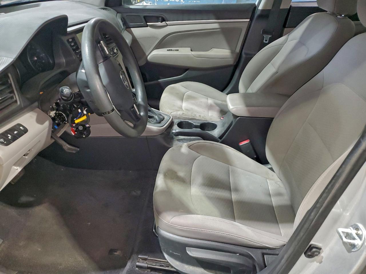 Hyundai ELANTRA Sel Image 12