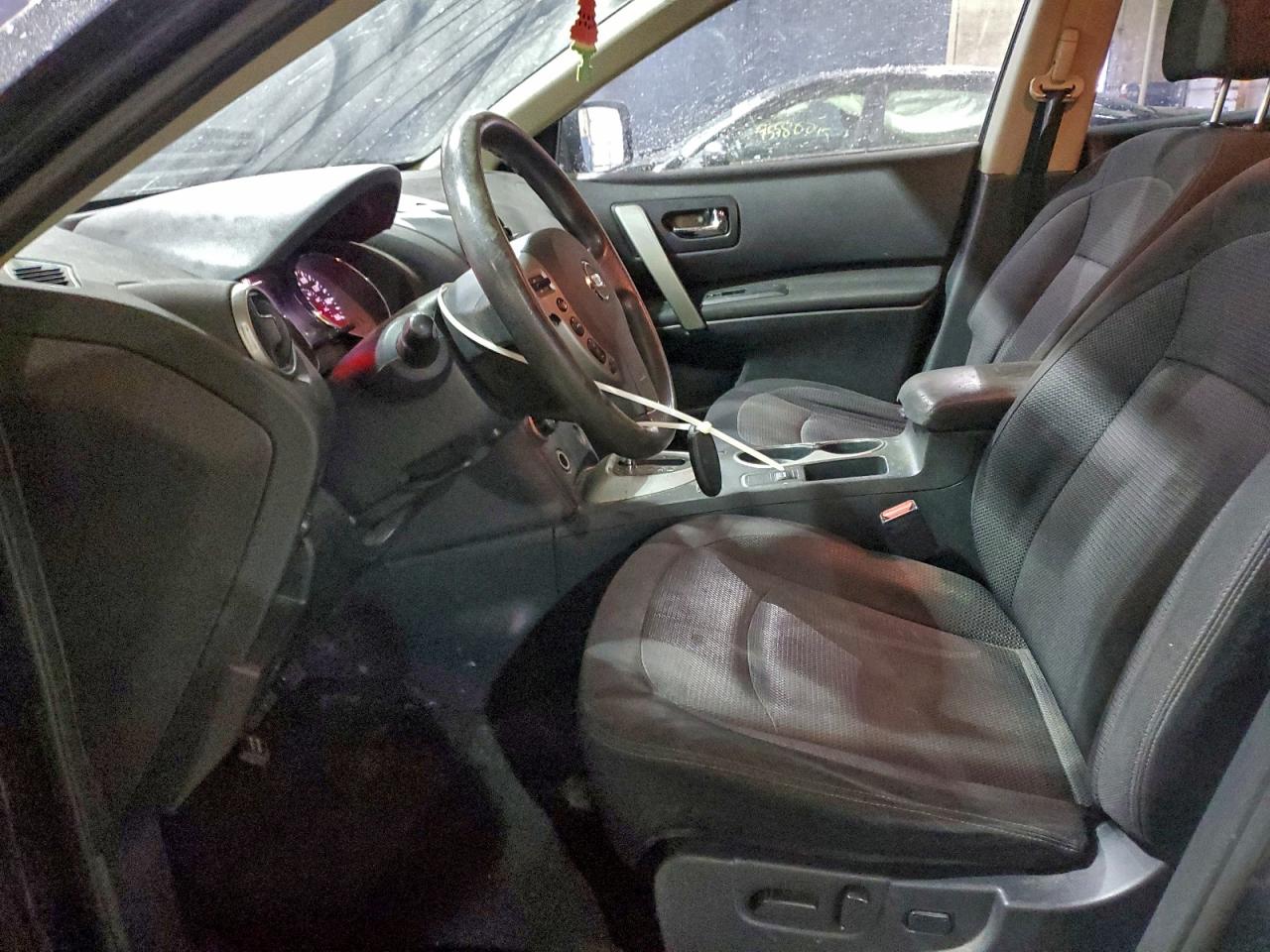 Nissan Rogue S Image 8