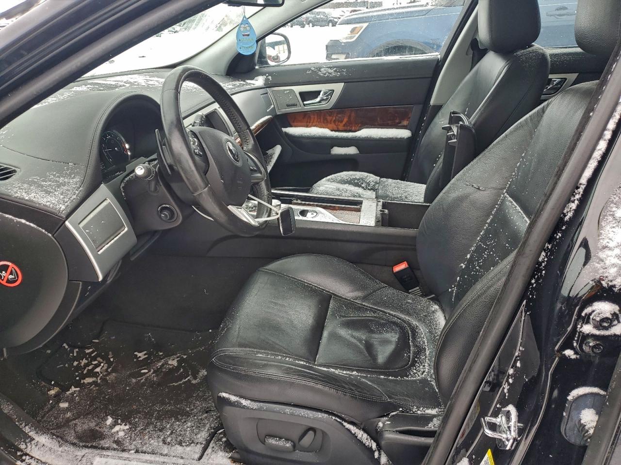 Jaguar XF 2.0t Premium Image 10