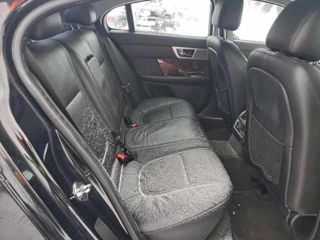 Jaguar XF 2.0t Premium Image 6