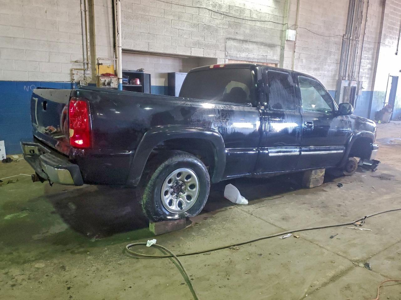 Chevrolet Silverado C1500 Image 4