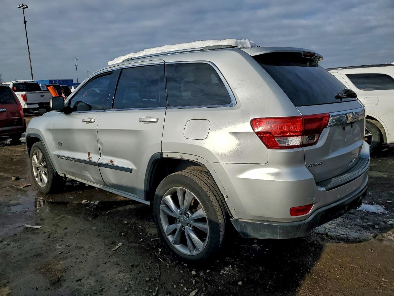 Jeep Grand Cherokee Laredo Image 11