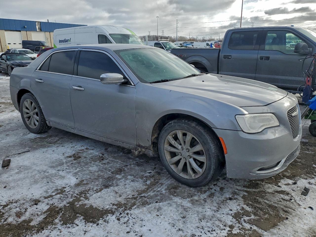 Chrysler 300 Limited Image 4