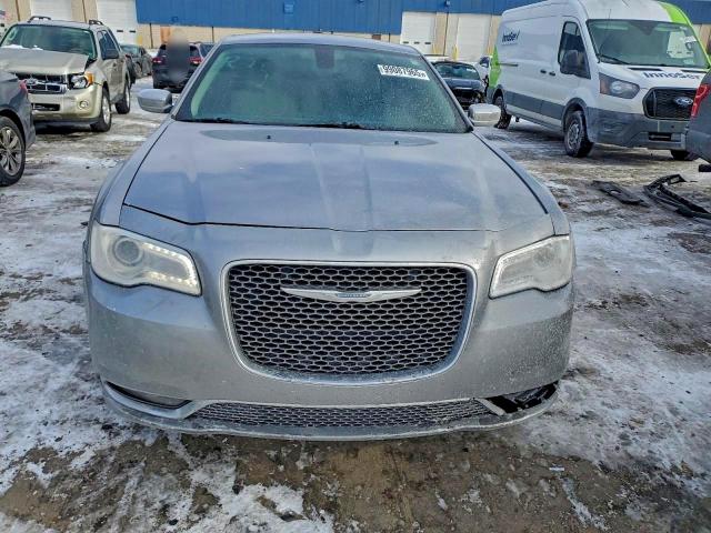 Chrysler 300 Limited Image 2