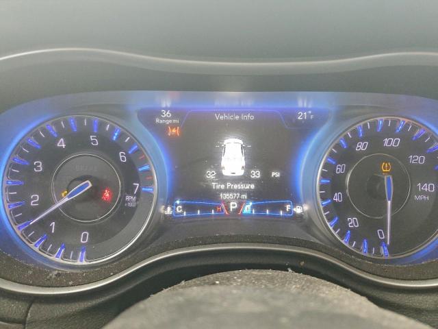 Chrysler 300 Limited Image 8