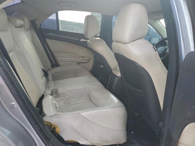 Chrysler 300 Limited Image 11