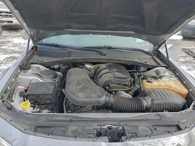 Chrysler 300 Limited Image 9