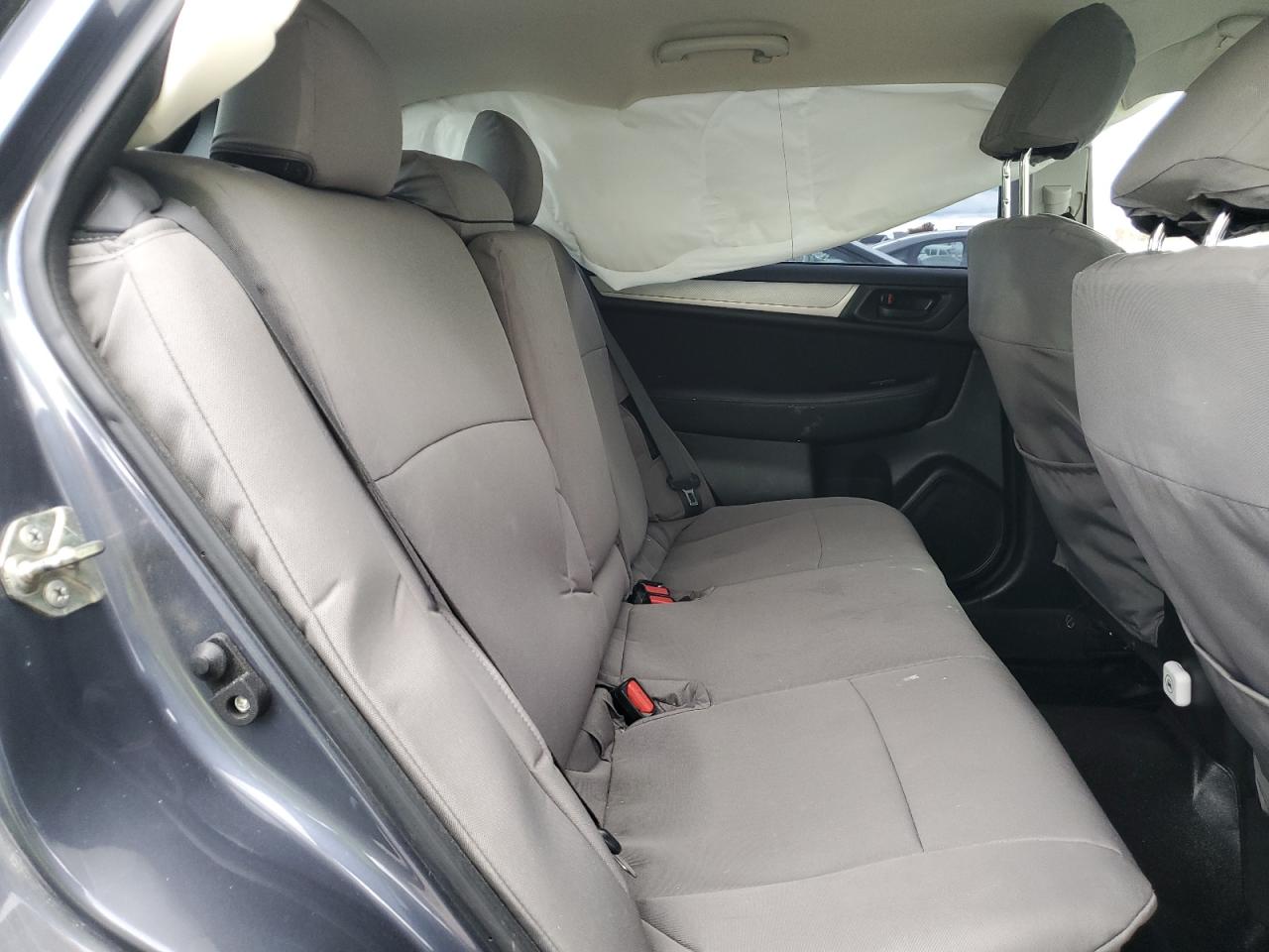 Subaru Outback 2.5i Image 2