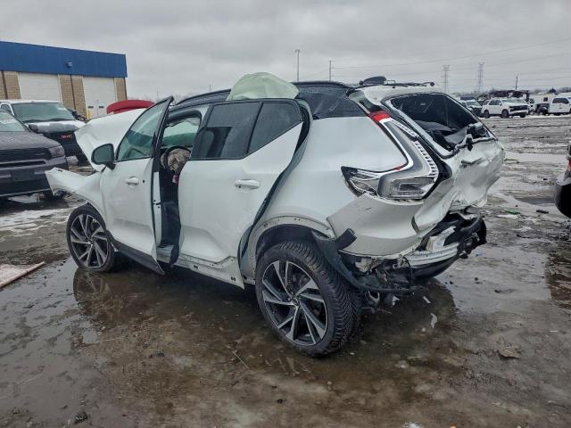 Volvo XC40 T5 R-design Image 2