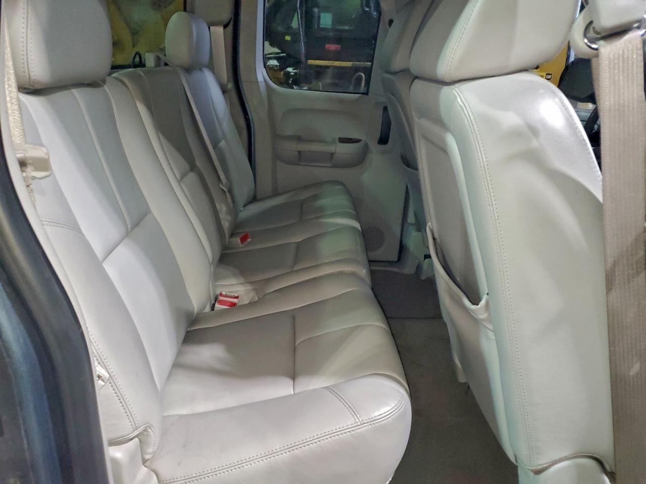 Chevrolet Silverado K1500 Image 8