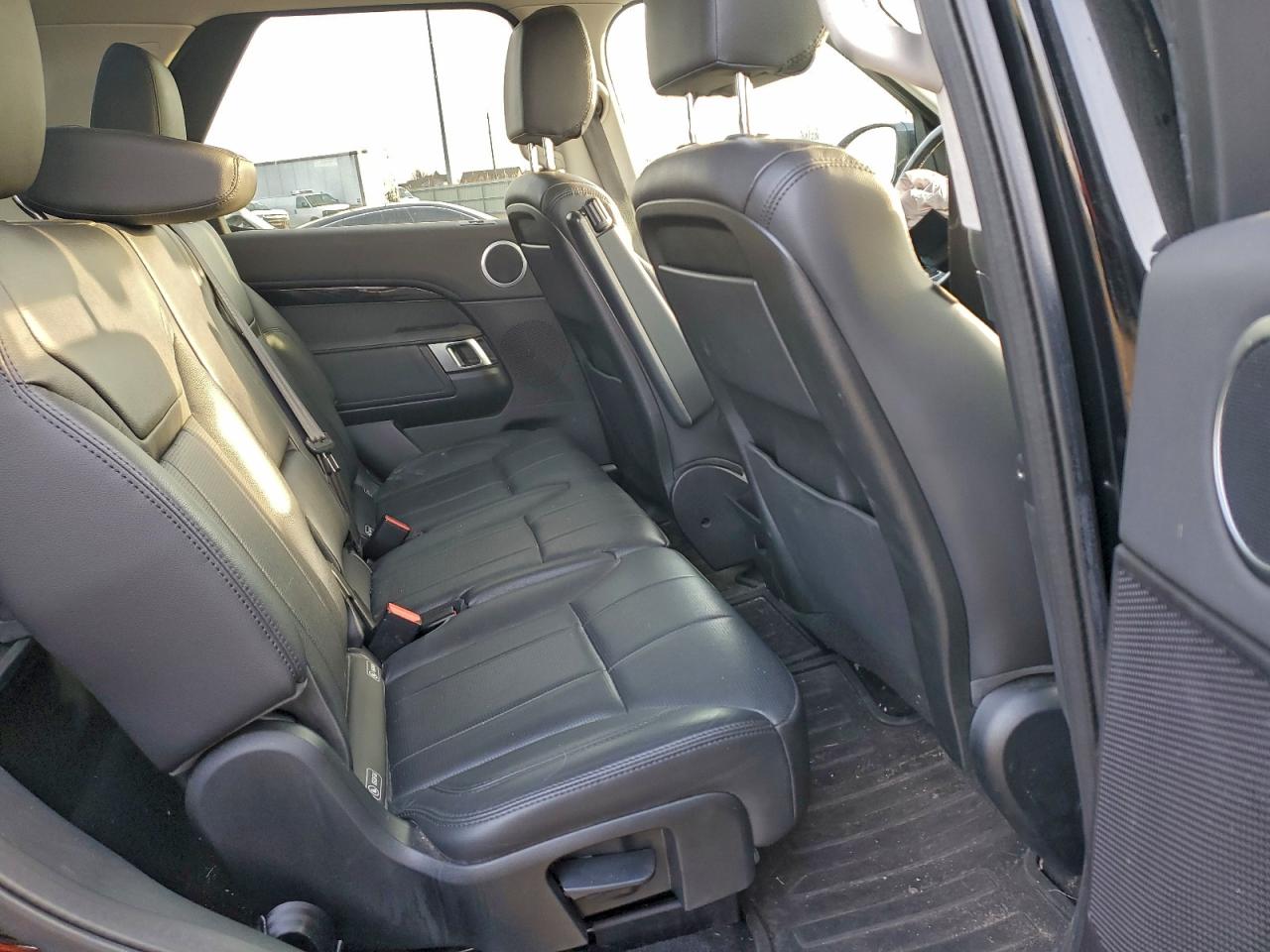 Land Rover Discovery Se Image 9