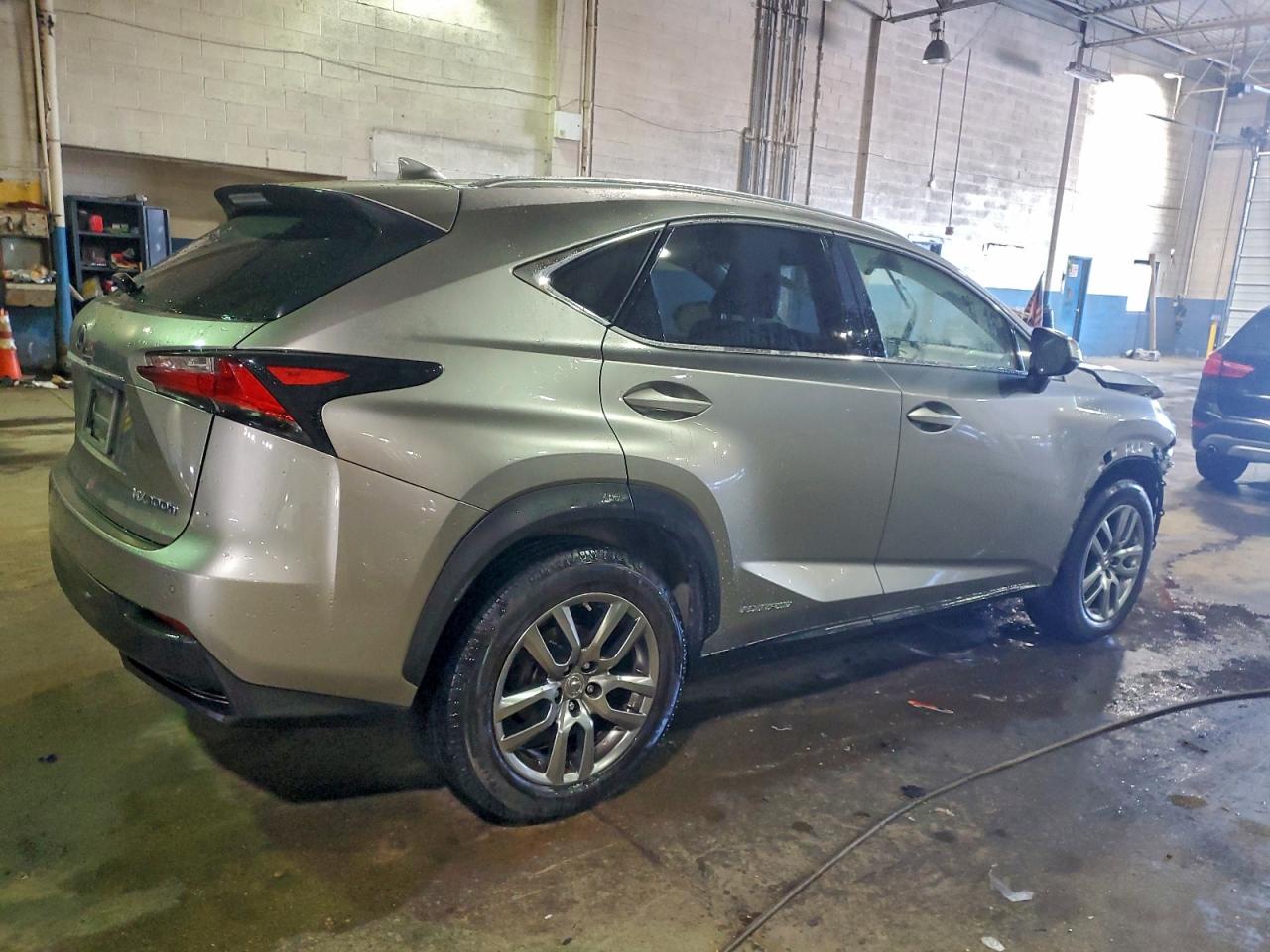 Lexus NX 300h Image 7