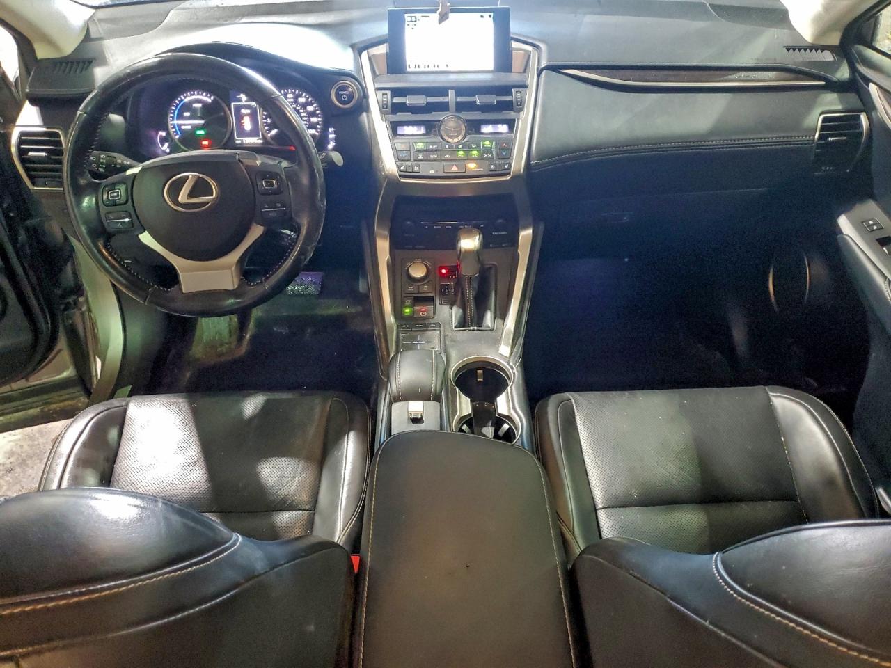 Lexus NX 300h Image 10