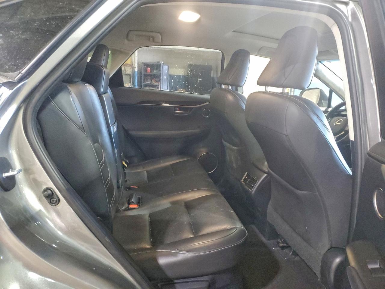 Lexus NX 300h Image 13